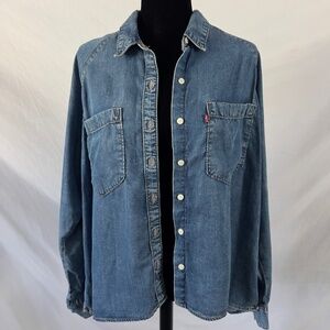 LEVI'S button down lyocell shirt women's size L large blue chambray pocket